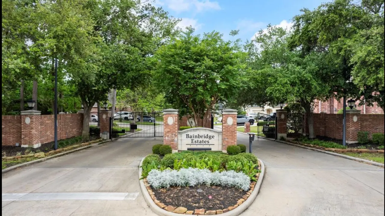Bainbridge Estates entrance gate and sign